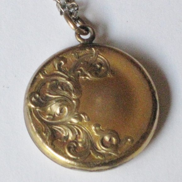 Antique Double Photo Locket 1912-Wightman & Hough/W&H CO-Engraved on 30" Chain - Picture 5 of 10